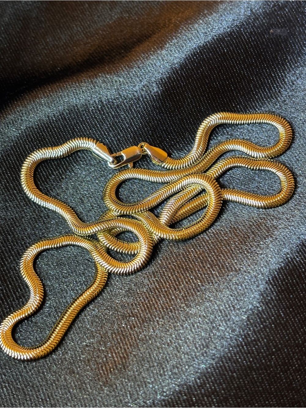 4mm Yellow Gold Herringbone Necklace 24in - Picture 11 of 16
